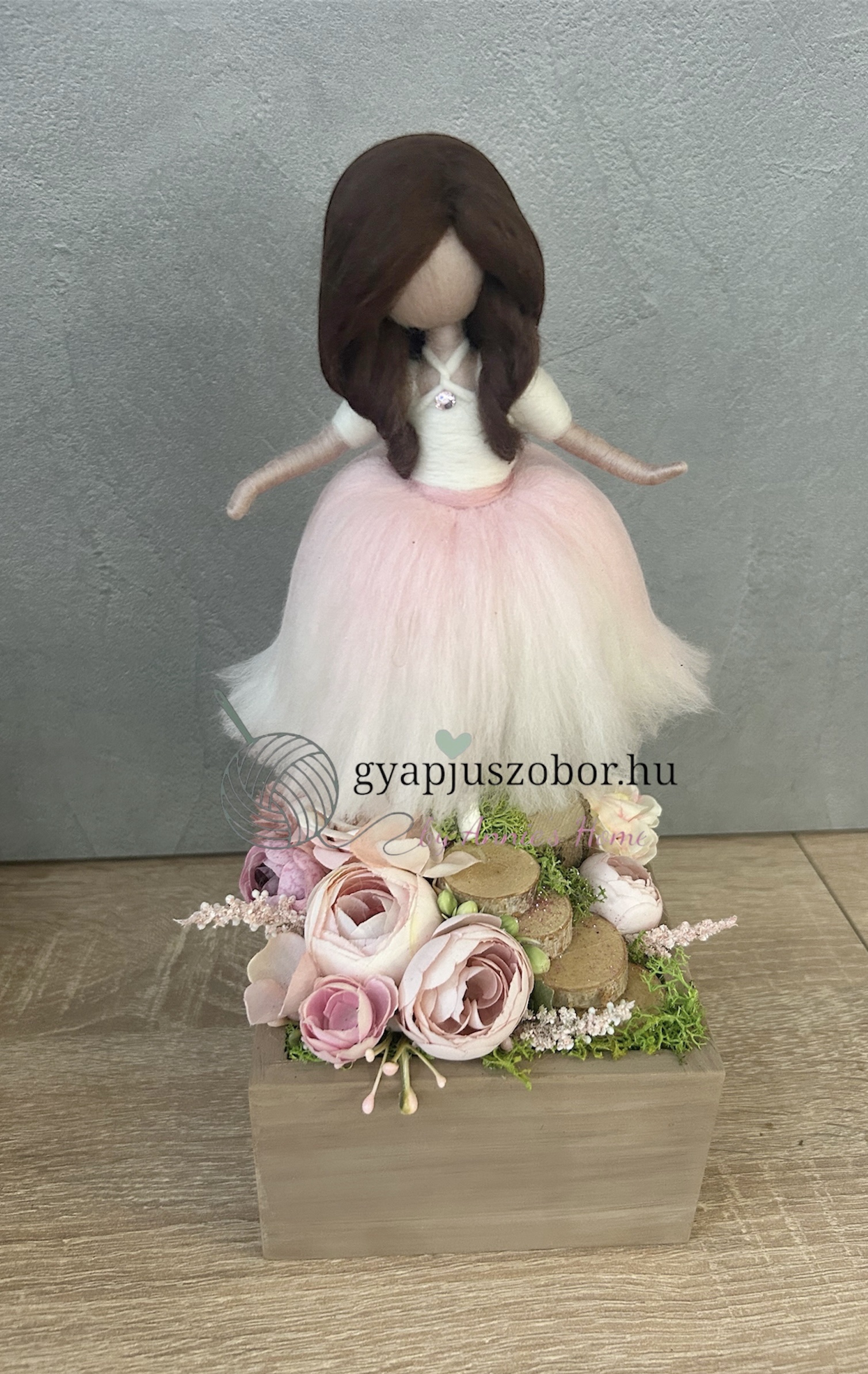 Tündér virágbox
Pasztellrózsaszín/ krém árnyalatban